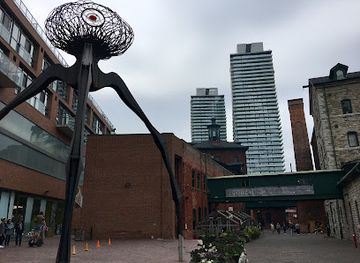 canada/greater-toronto-area/attraction/go-tours-canada-distillery-district