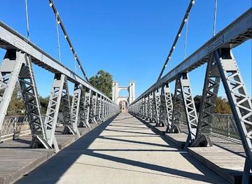 texas/waco/attraction/waco-suspension-bridge