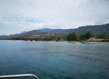 Beloi Beach Hotel Dive Resort