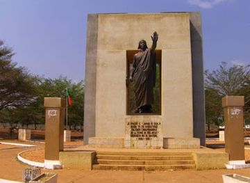 benin/couffo/attraction/behanzin-statue