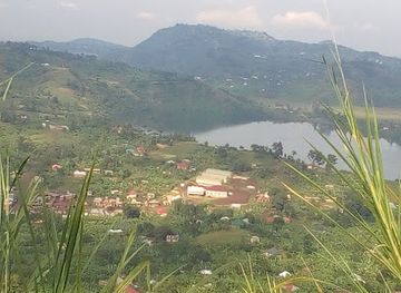 uganda/queen-elizabeth-national-park/attraction/kazumilo-travels