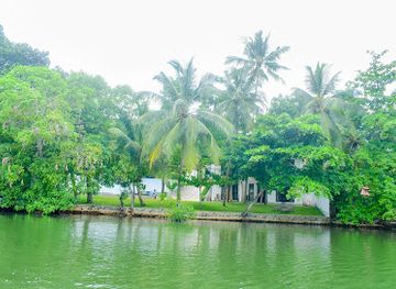 sri-lanka/hikkaduwa/attraction/the-green-lagoon-villa