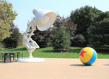california/bay-area/attraction/pixar-lamp
