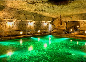italy/campania/attraction/galleria-borbonica