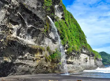 Wavine Cyrique Falls