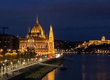 hungary/budapest/attraction/budapest-sign