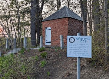 new-hampshire/exeter/attraction/powder-house