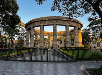 mexico/guadalajara/attraction/rotonda-de-los-jaliscienses-ilustres