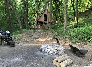 hungary/vertes-mountains/attraction/szarvas-kuti-bivakkunyho