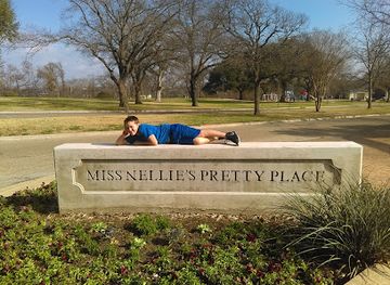 texas/west-texas/attraction/miss-nellie-s-pretty-place