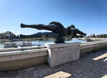 hungary/southern-great-plain/attraction/mermaid-statue