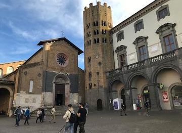italy/orvieto/attraction/piazza-della-repubblica