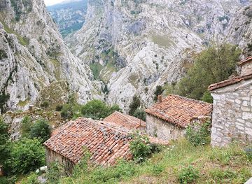 spain/picos-de-europa/attraction/camarmena-pueblo
