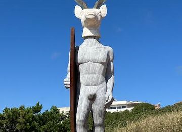 portugal/caldas-da-rainha/attraction/escultura-veado-surfista