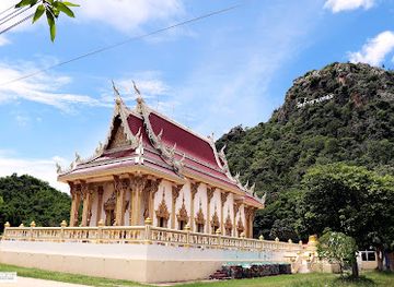 thailand/kanchanaburi/attraction/wat-tham-khao-laem