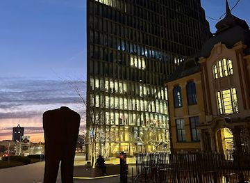 poland/poznan/attraction/zespol-rzezb-plenerowych-magdaleny-abakanowicz