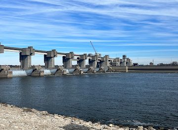 illinois/river-bend/attraction/melvin-price-lock-and-dam