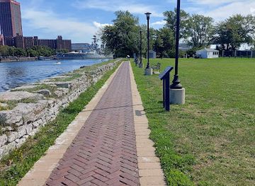 new-york/buffalo/canalside/attraction/buffalo-lighthouse-park