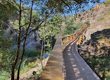 portugal/beira-alta/attraction/passadicos-do-penedo-furado