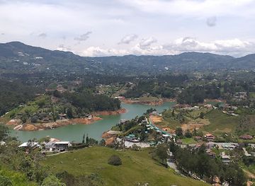 colombia/los-llanos/attraction/parque-principal-de-guatape