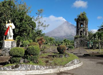 philippines/bicol-region/attraction/cagsawa-ruins