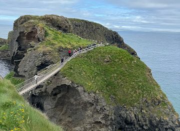 ireland/causeway-coastal-route/attraction/beach-and-caves
