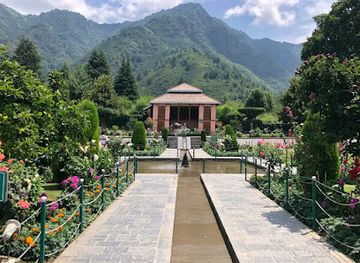 india/kashmir-great-lakes/attraction/cheshma-shahi-garden