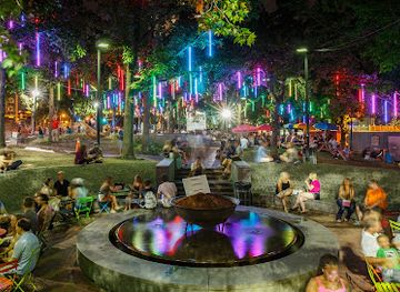 Spruce Street Harbor Park