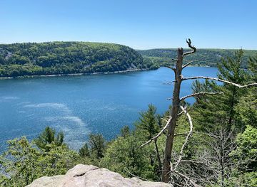 wisconsin/devil-s-lake-state-park/attraction/devils-lake