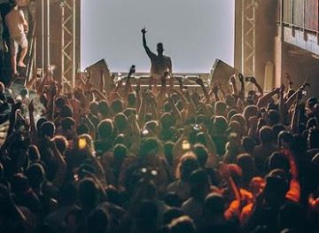 texas/austin/attraction/cedar-street-courtyard