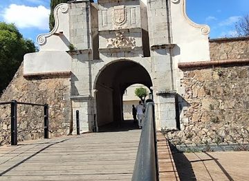 portugal/estremadura/attraction/puerta-del-pilar