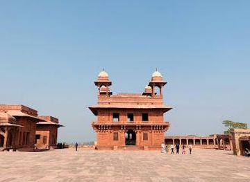 india/agra/attraction/diwan-e-khas-fatehpur-sikri