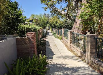 california/los-angeles/venice-beach/attraction/venice-walk-street