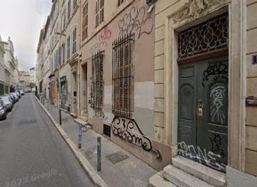 france/marseille/le-cours-julien/attraction/jeweled-manhole-cover