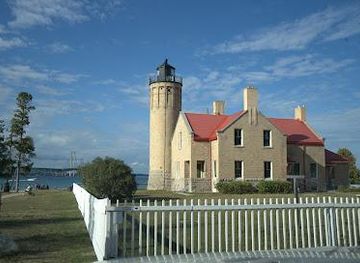 michigan/harbor-springs/attraction/old-mackinac-point-lighthouse