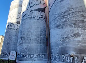 wisconsin/great-river-road/attraction/world-s-largest-six-pack