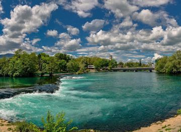 bosnia-and-herzegovina/bihac/attraction/a-view-on-una-river-and-city-bridge