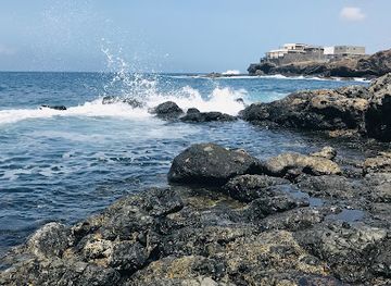 cabo-verde/praia-de-atalaia/attraction/piscina-natural-cova-minhoto