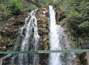 romania/bucegi-mountains/attraction/valea-urlatorii