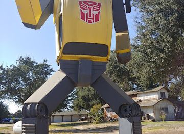 california/central-california/attraction/giant-transformer-robot