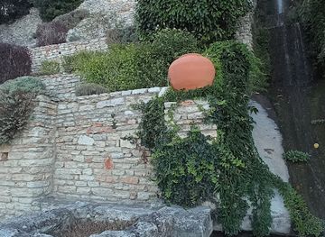 bulgaria/balchik/attraction/sad-siniya-volna