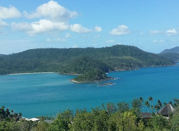 australia/whitsunday-islands/attraction/cedar-creek-falls