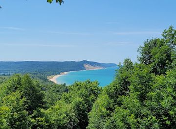 michigan/sleeping-bear-dunes-national-lakeshore/attraction/green-point-dunes