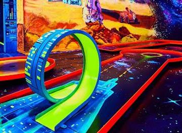 hungary/budapest/attraction/neonis-3d-blacklight-minigolf