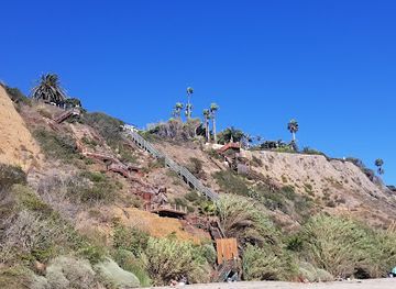 california/malibu/attraction/la-piedra-beach