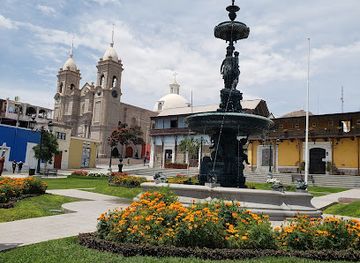 peru/moquegua/attraction/plaza-de-armas-de-moquegua