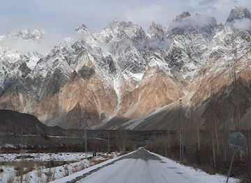 pakistan/khunjerab-pass/attraction/touch-de-passu-cones