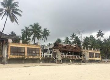 kenya/mombasa/attraction/bamburi-beach