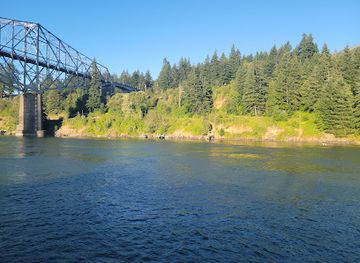 oregon/cascade-mountains/attraction/columbia-gorge-sternwheeler