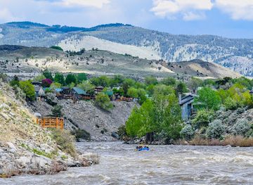 montana/the-yellowstone-valley/attraction/flying-pig-adventures-yellowstone-whitewater-rafting
